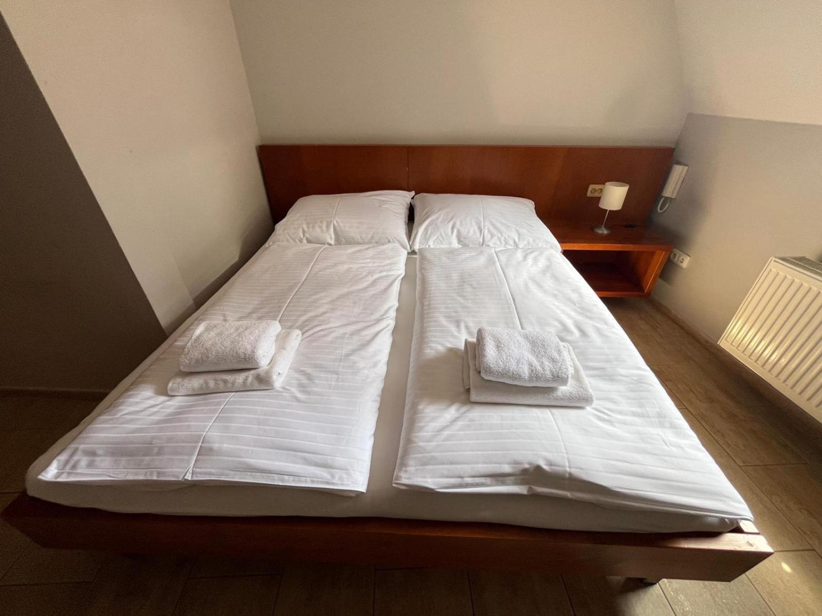 Nevinne Apartmany Kolín Esterno foto