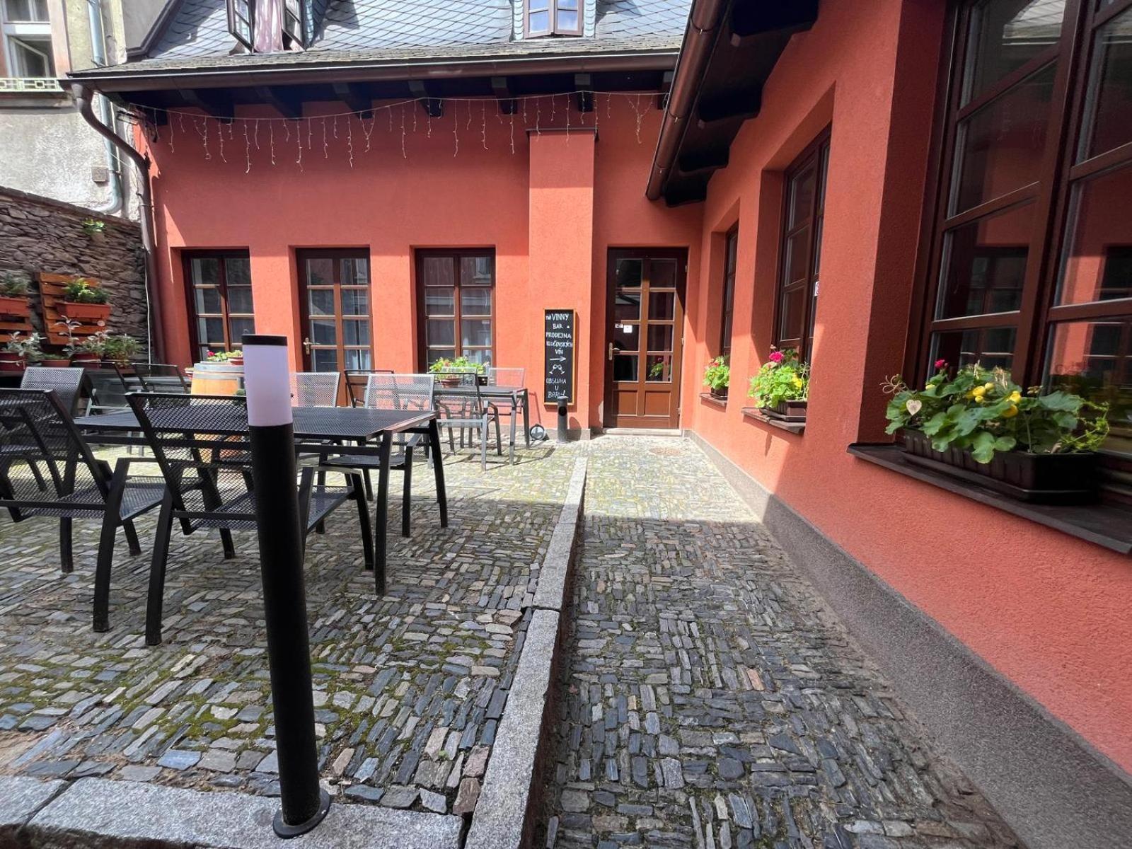 Nevinne Apartmany Kolín Esterno foto